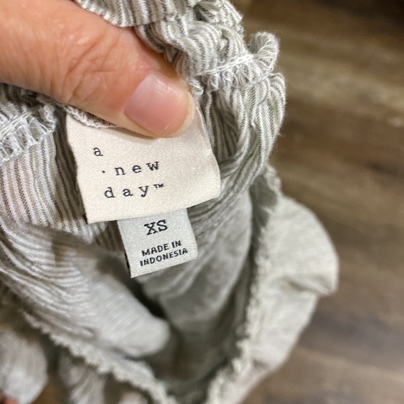 A new day off shoulder top - Picture 6 of 6